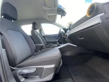Car image 17