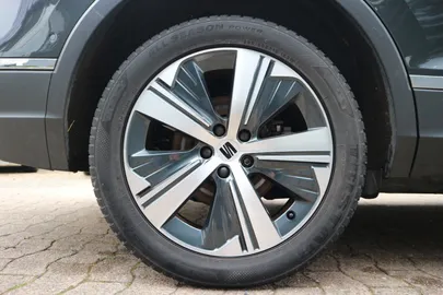 Car image 34