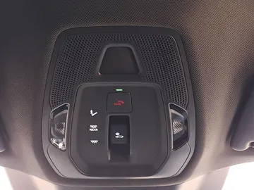 Car image 32