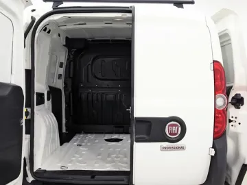 Car image 30