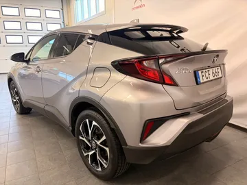 Car image 4