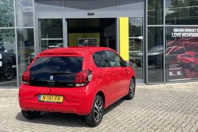 Car image 3