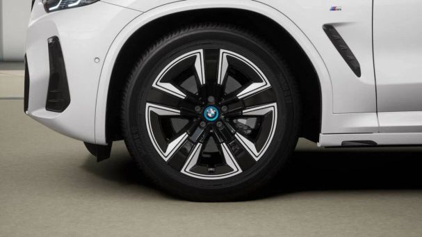 BMW iX3 210 kW image number 9