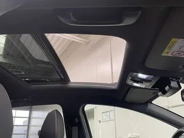 Car image 33