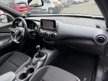 Car image 32