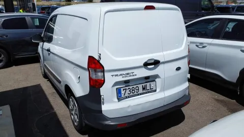 Car image 4