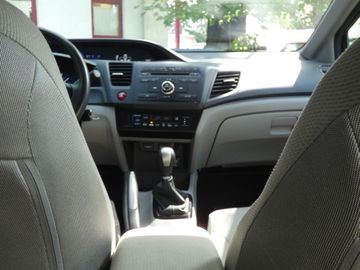 Car image 14