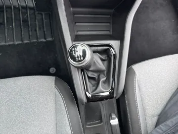 Car image 27