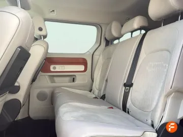 Car image 28