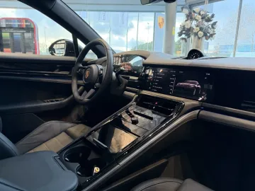 Car image 32