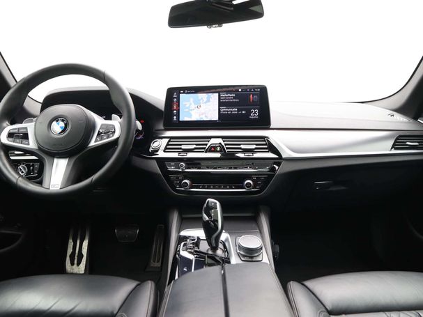 BMW 520i Touring 135 kW image number 13