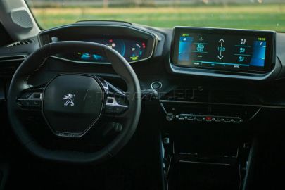 Car image 14