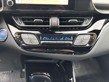 Car image 26