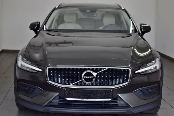 Volvo V60 Cross Country AWD D3 110 kW image number 19