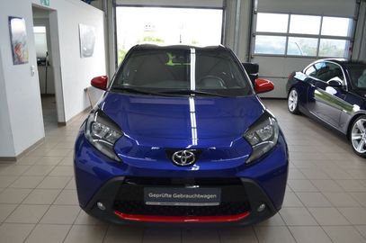 Car image 3
