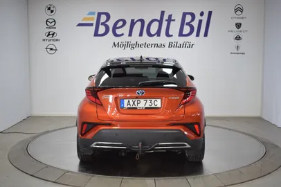 Car image 5