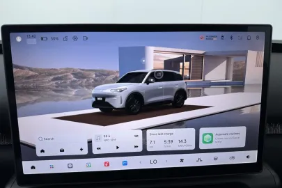 Car image 5