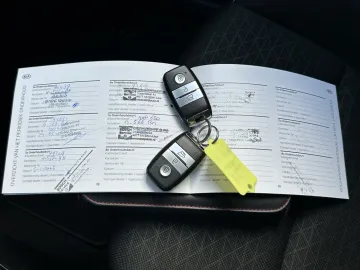 Car image 32