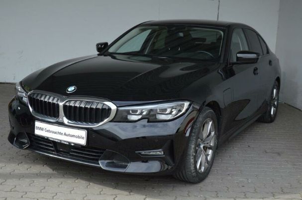 BMW 330e xDrive Sport Line 185 kW image number 1