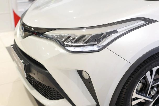 Toyota C-HR 90 kW image number 27