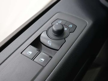 Car image 33