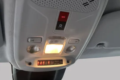 Car image 30