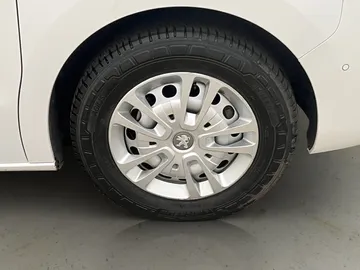 Car image 31