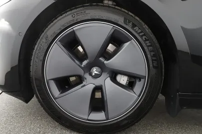 Car image 48