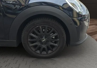 Car image 36