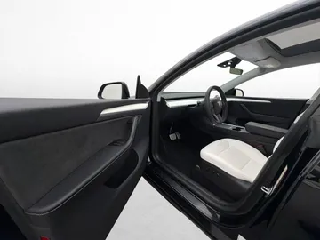 Car image 35