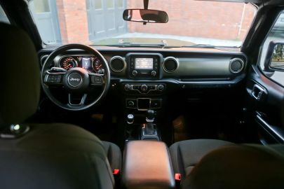 Car image 27