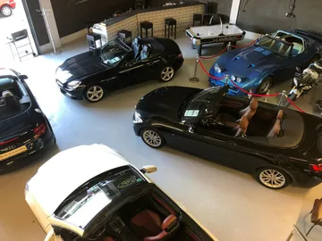 Car image 19