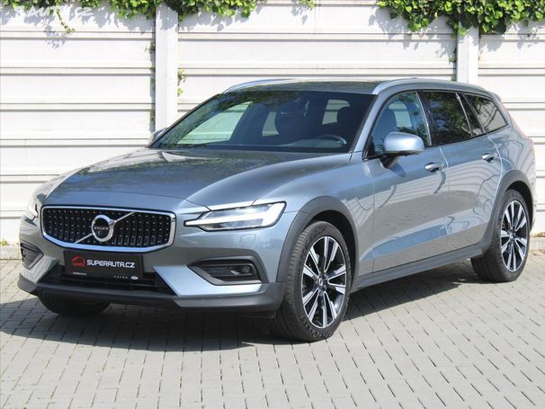 Volvo V60 Cross Country D4 AWD 140 kW image number 1