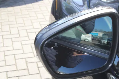 Car image 33