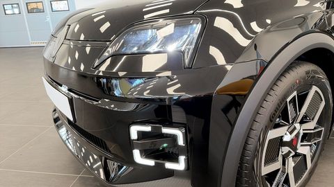 Car image 21