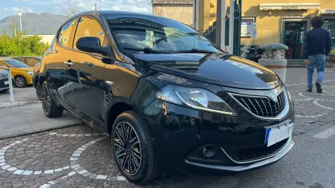 Car image 2