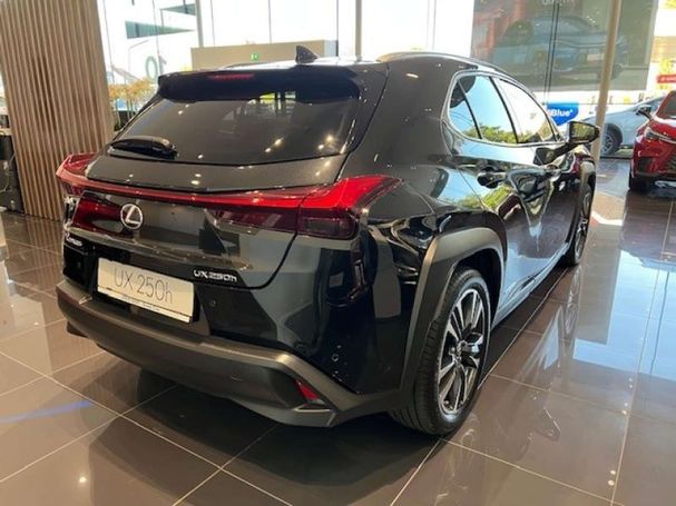 Lexus UX 250h Line 135 kW image number 3