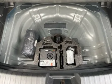 Car image 35
