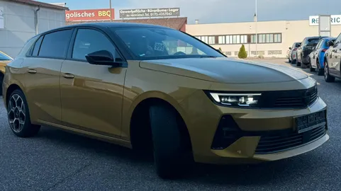 Car image 4