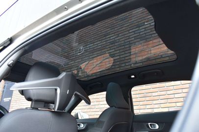 Car image 37