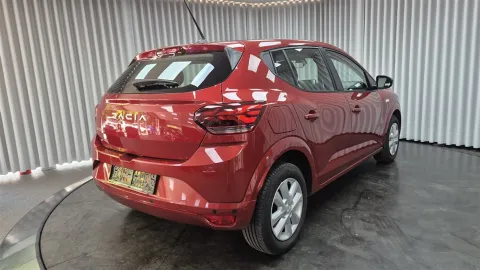 Car image 5