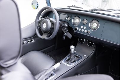 Car image 13