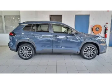 Car image 4