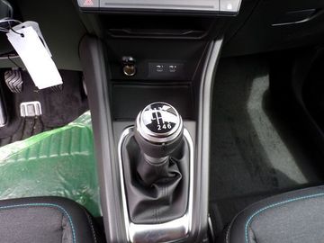 Car image 12