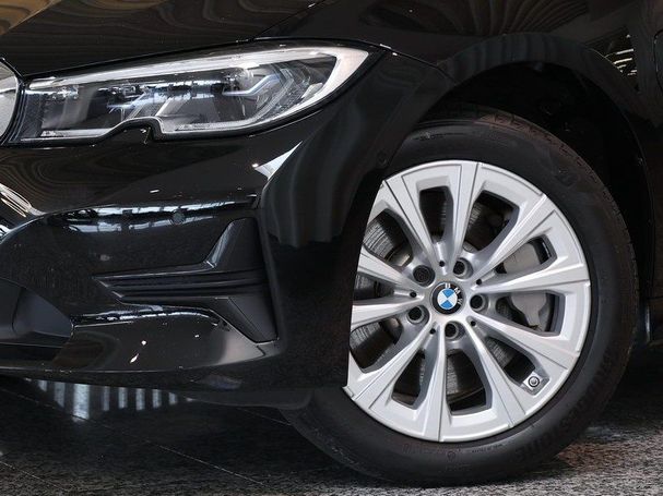 BMW 330e Touring M 215 kW image number 14