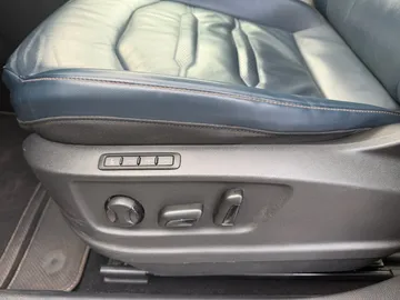 Car image 32