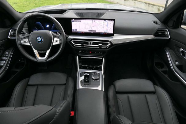 BMW 330 e Touring 215 kW image number 6