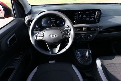 Car image 11