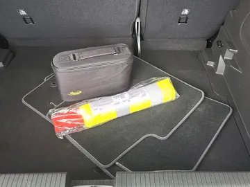 Car image 30