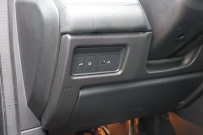 Car image 33